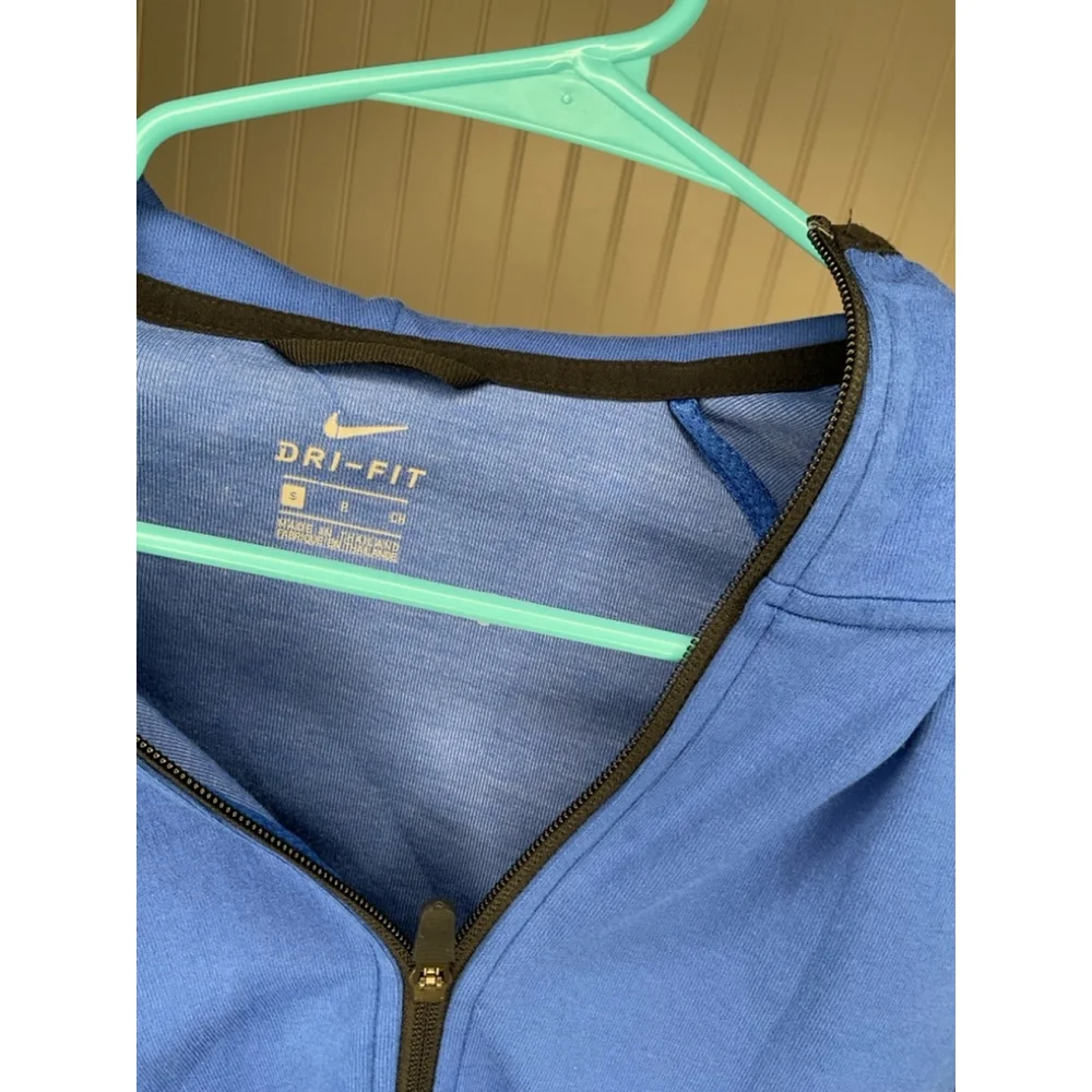 Nike Dri-FIT Showtime Women's Basketball Full-Zip Hoodie Blue small